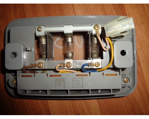 Плафон салонный Ssang Yong Musso 1993-2006 (83710-0500)- купить на ➦ А50-Авторазбор по цене 800.00р.. Отправка в регионы.