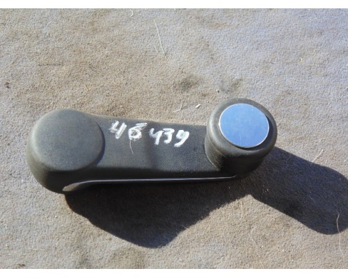 Ручка стеклоподъемника Audi 100 (45) 1991-1994 (443837581D)- купить на ➦ А50-Авторазбор по цене 300.00р.. Отправка в регионы.