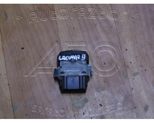 Кнопка центрального замка Renault Laguna II 2000-2007 (2808202)- купить на ➦ А50-Авторазбор по цене 400.00р.. Отправка в регионы.