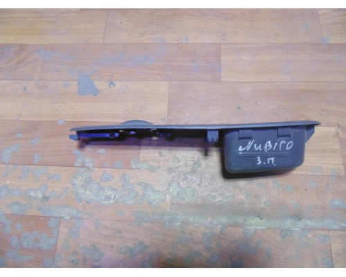 Накладка двери Daewoo Nubira 1997-1999 (96305198)- купить на ➦ А50-Авторазбор по цене 500.00р.. Отправка в регионы.