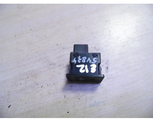 Кнопка центрального замка Toyota Corolla E120 2001-2006 (489082)- купить на ➦ А50-Авторазбор по цене 500.00р.. Отправка в регионы.