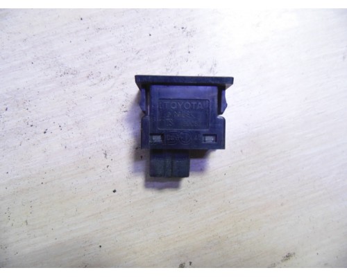 Кнопка центрального замка Toyota Corolla E120 2001-2006 (489082)- купить на ➦ А50-Авторазбор по цене 500.00р.. Отправка в регионы.
