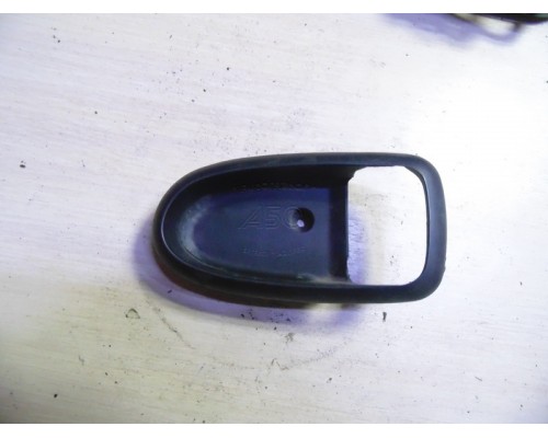 Накладка ручки внутренней Hyundai Elantra III XD 2000-2010 (826212D000)- купить на ➦ А50-Авторазбор по цене 500.00р.. Отправка в регионы.