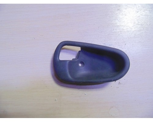 Накладка ручки внутренней Mitsubishi Colt 1992-1996 (MB819596)- купить на ➦ А50-Авторазбор по цене 300.00р.. Отправка в регионы.