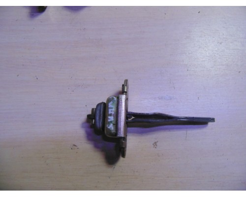 Ограничитель двери Nissan Sunny B12/N13 1986-1991 ()- купить на ➦ А50-Авторазбор по цене 500.00р.. Отправка в регионы.