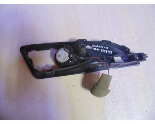 Накладка ручки внутренней Skoda Octavia A4 (Tour) 2000-2010 (1Z0837247)- купить на ➦ А50-Авторазбор по цене 800.00р.. Отправка в регионы.