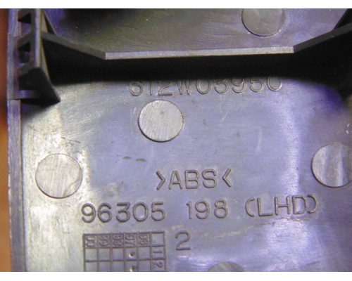 Накладка двери Daewoo Nubira 1997-1999 (96305198)- купить на ➦ А50-Авторазбор по цене 500.00р.. Отправка в регионы.