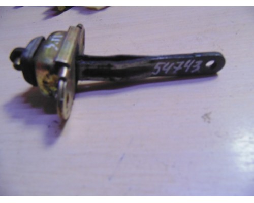 Ограничитель двери Nissan Sunny B12/N13 1986-1991 ()- купить на ➦ А50-Авторазбор по цене 500.00р.. Отправка в регионы.