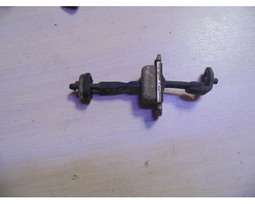 Ограничитель двери Chevrolet Lanos 2004-2010 (96259090)- купить на ➦ А50-Авторазбор по цене 500.00р.. Отправка в регионы.