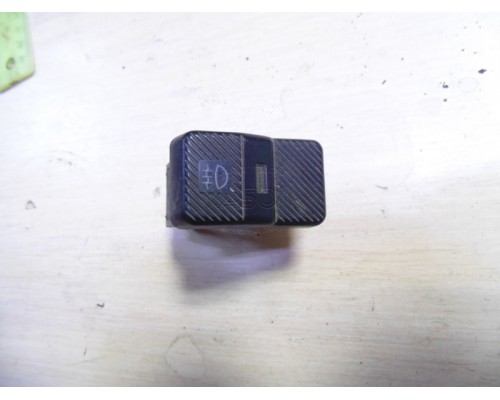 Кнопка включения противотуманных фар Volkswagen Passat B3 1988-1993 (535941535)- купить на ➦ А50-Авторазбор по цене 500.00р.. Отправка в регионы.