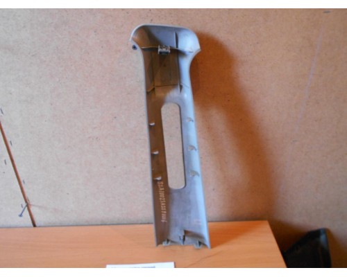 Обшивка стойки Mitsubishi Carisma (DA) 1995-1999 (MB947018)- купить на ➦ А50-Авторазбор по цене 600.00р.. Отправка в регионы.