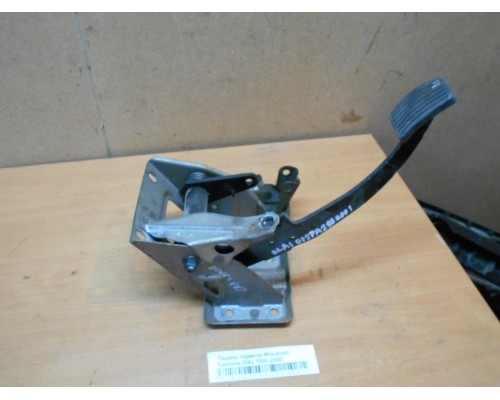 Педаль тормоза Mitsubishi Carisma (DA) 1995-1999 (MR130526)- купить на ➦ А50-Авторазбор по цене 1100.00р.. Отправка в регионы.