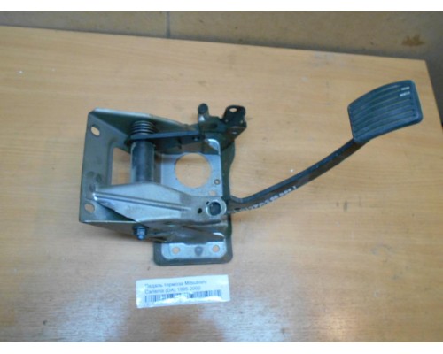 Педаль тормоза Mitsubishi Carisma (DA) 1995-1999 (MR130526)- купить на ➦ А50-Авторазбор по цене 1100.00р.. Отправка в регионы.