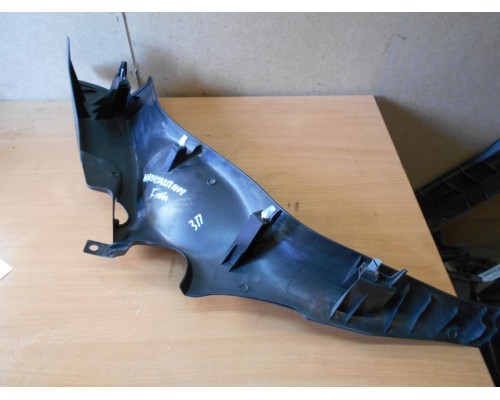 Обшивка стойки Ford Fiesta 2001-2008 ()- купить на ➦ А50-Авторазбор по цене 300.00р.. Отправка в регионы.