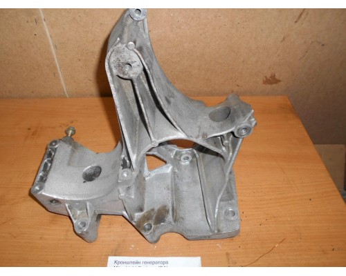 Кронштейн генератора Mitsubishi Carisma (DA) 1995-1999 (M852897)- купить на ➦ А50-Авторазбор по цене 150.00р.. Отправка в регионы.