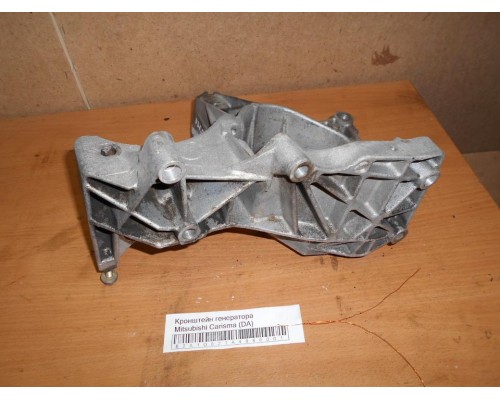 Кронштейн генератора Mitsubishi Carisma (DA) 1995-1999 (M852897)- купить на ➦ А50-Авторазбор по цене 150.00р.. Отправка в регионы.