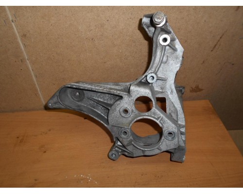 Кронштейн генератора Mitsubishi Carisma (DA) 1995-1999 (M852897)- купить на ➦ А50-Авторазбор по цене 150.00р.. Отправка в регионы.