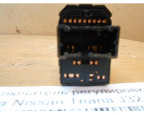 Переключатель регулировки зеркала Nissan Teana (J32) 2008-2013 (255701AM0A)- купить на ➦ А50-Авторазбор по цене 500.00р.. Отправка в регионы.