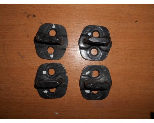 Ответная часть замка двери Nissan Teana (J32) 2008-2013 (80570AA20A)- купить на ➦ А50-Авторазбор по цене 100.00р.. Отправка в регионы.