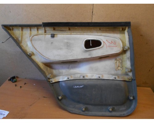 Обшивка двери задняя правая Mitsubishi Lancer VI 1991-2000 ()- купить на ➦ А50-Авторазбор по цене 600.00р.. Отправка в регионы.