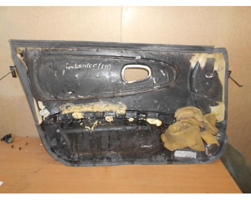 Обшивка двери передняя правая Mitsubishi Lancer VI 1991-2000 ()- купить на ➦ А50-Авторазбор по цене 600.00р.. Отправка в регионы.