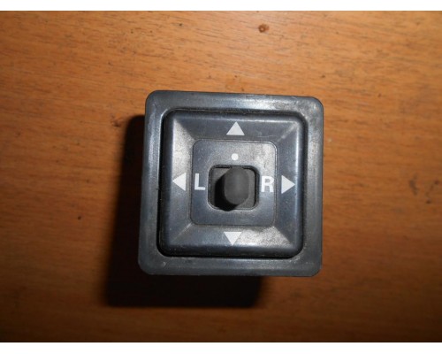 Переключатель регулировки зеркала Mitsubishi Lancer VI 1991-2000 (MB561810)- купить на ➦ А50-Авторазбор по цене 400.00р.. Отправка в регионы.