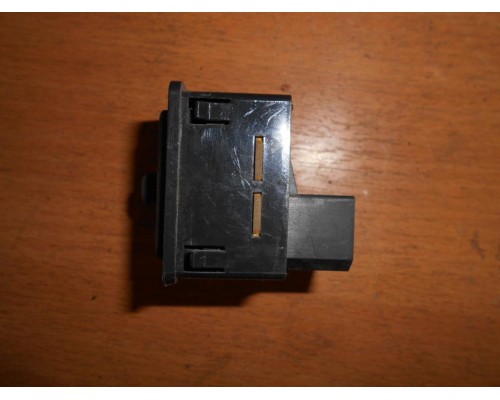 Переключатель регулировки зеркала Mitsubishi Lancer VI 1991-2000 (MB561810)- купить на ➦ А50-Авторазбор по цене 400.00р.. Отправка в регионы.