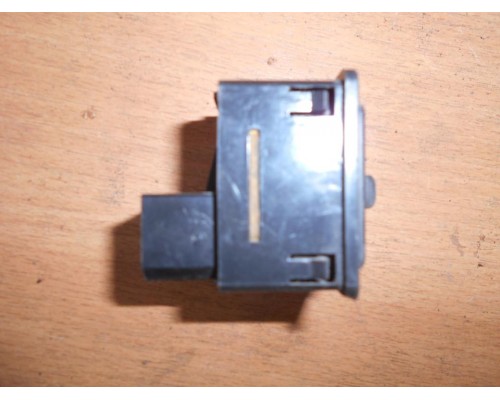 Переключатель регулировки зеркала Mitsubishi Lancer VI 1991-2000 (MB561810)- купить на ➦ А50-Авторазбор по цене 400.00р.. Отправка в регионы.