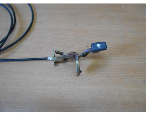 Ручка открывания лючка бензобака Hyundai Sonata III 1993-1998 (8157037000AQ)- купить на ➦ А50-Авторазбор по цене 200.00р.. Отправка в регионы.