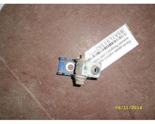 Петля двери задней правой верхняя Peugeot 206 1998-2012 ()- купить на ➦ А50-Авторазбор по цене 200.00р.. Отправка в регионы.