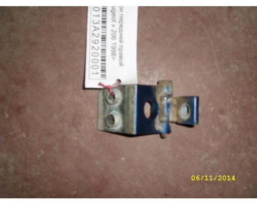 Петля двери передней правой нижняя Peugeot 206 1998-2012 ()- купить на ➦ А50-Авторазбор по цене 200.00р.. Отправка в регионы.