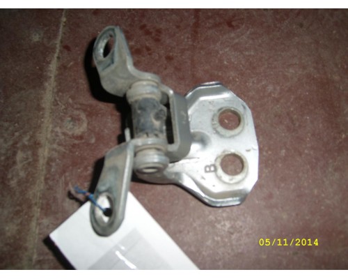 Петля двери задней правой нижняя Ford Fusion 2002-2012 (1518398)- купить на ➦ А50-Авторазбор по цене 200.00р.. Отправка в регионы.