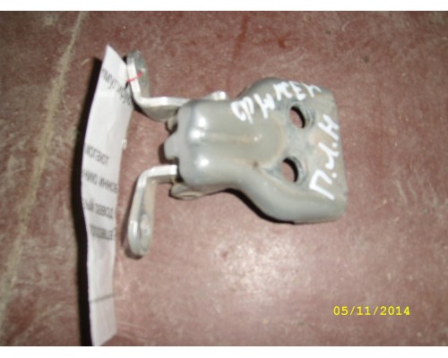 Петля двери передней левой нижняя Ford Fusion 2002-2012 (1518393)- купить на ➦ А50-Авторазбор по цене 200.00р.. Отправка в регионы.