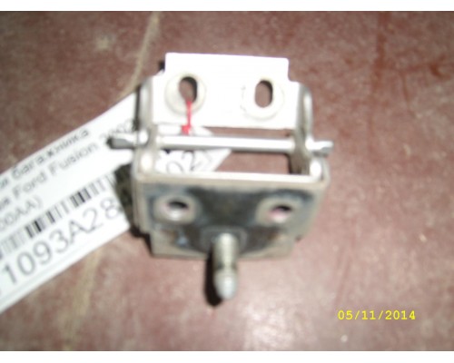 Петля крышки багажника левая/правая Ford Fusion 2002-2012 (8S61A42900AA)- купить на ➦ А50-Авторазбор по цене 500.00р.. Отправка в регионы.