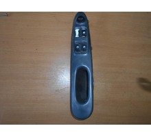 Накладка (кузов внутри) блока управления стеклоподъемниками Hyundai Elantra II J2, J3 1995-2000