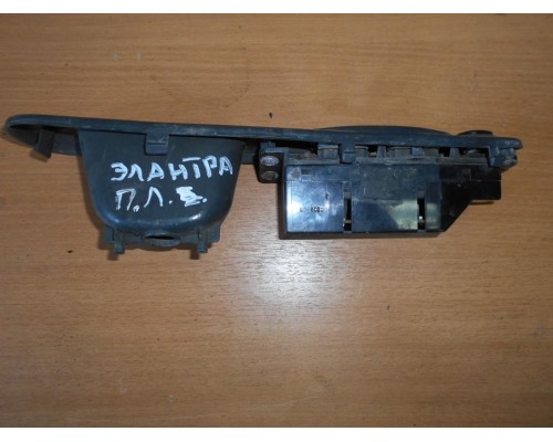 Накладка (кузов внутри) блока управления стеклоподъемниками Hyundai Elantra II J2, J3 1995-2000 (8237029000)- купить на ➦ А50-Авторазбор по цене 350.00р.. Отправка в регионы.