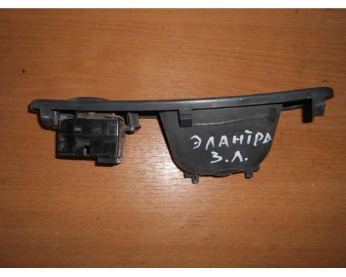 Накладка (кузов внутри) блока управления стеклоподъемниками Hyundai Elantra II J2, J3 1995-2000 (8373129010)- купить на ➦ А50-Авторазбор по цене 250.00р.. Отправка в регионы.