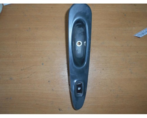 Накладка (кузов внутри) блока управления стеклоподъемниками Hyundai Elantra II J2, J3 1995-2000 (8374129010)- купить на ➦ А50-Авторазбор по цене 250.00р.. Отправка в регионы.