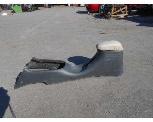 Консоль Hyundai Elantra II J2, J3 1995-2000 (8461029100)- купить на ➦ А50-Авторазбор по цене 800.00р.. Отправка в регионы.