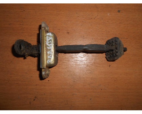 Ограничитель двери Hyundai Elantra II J2, J3 1995-2000 (7949029000)- купить на ➦ А50-Авторазбор по цене 350.00р.. Отправка в регионы.