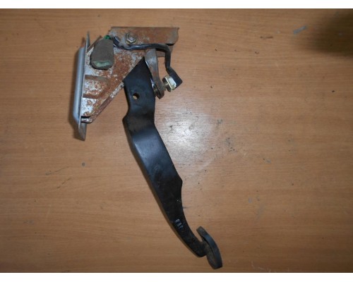 Педаль тормоза Hyundai Elantra II J2, J3 1995-2000 (3280529001)- купить на ➦ А50-Авторазбор по цене 800.00р.. Отправка в регионы.