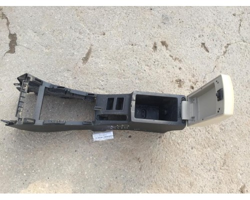 Подлокотник в салон Lifan X60 2012> ()- купить на ➦ А50-Авторазбор по цене 1500.00р.. Отправка в регионы.