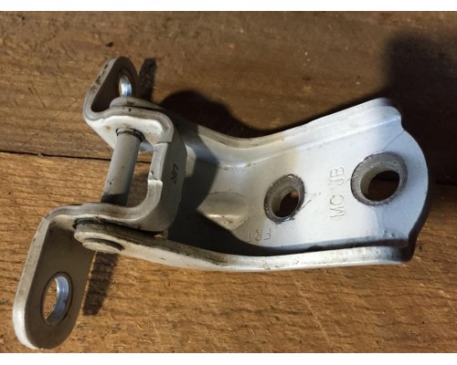 Петля двери передней правой верхняя Hyundai Solaris/Accent IV 2010-2017 ()- купить на ➦ А50-Авторазбор по цене 250.00р.. Отправка в регионы.