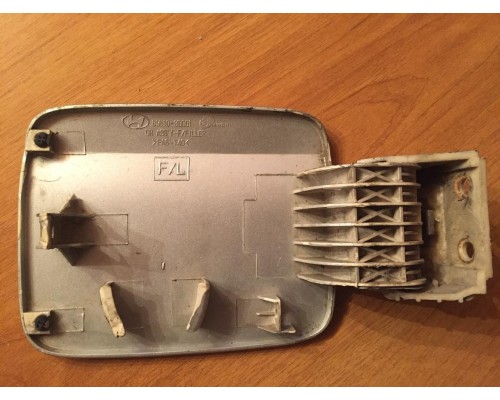 Лючок бензобака Hyundai Sonata IV EF 1998-2001 (695103D001)- купить на ➦ А50-Авторазбор по цене 600.00р.. Отправка в регионы.