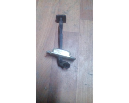 Ограничитель двери Hyundai Accent II +ТАГАЗ 2000-2012 (7949025000)- купить на ➦ А50-Авторазбор по цене 50.00р.. Отправка в регионы.