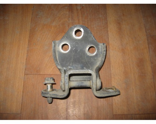 Петля двери передней левой верхняя Hyundai Sonata III 1993-1998 (7931034000)- купить на ➦ А50-Авторазбор по цене 150.00р.. Отправка в регионы.