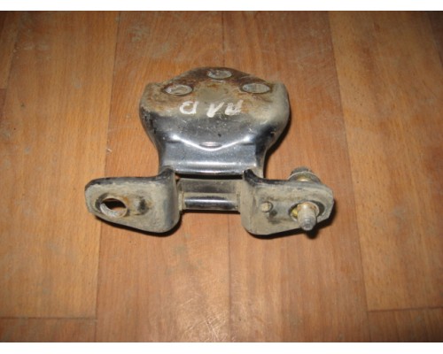 Петля двери передней левой верхняя Hyundai Sonata III 1993-1998 (7931034000)- купить на ➦ А50-Авторазбор по цене 150.00р.. Отправка в регионы.