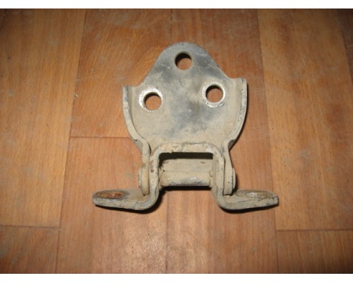 Петля двери передней левой нижняя Hyundai Sonata III 1993-1998 (7932034000)- купить на ➦ А50-Авторазбор по цене 150.00р.. Отправка в регионы.