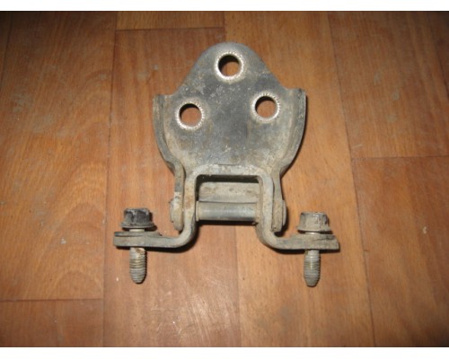 Петля двери передней правой верхняя Hyundai Sonata III 1993-1998 (7932034000)- купить на ➦ А50-Авторазбор по цене 150.00р.. Отправка в регионы.