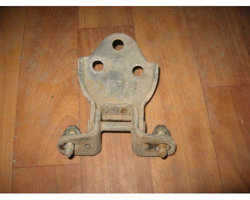 Петля двери передней правой нижняя Hyundai Sonata III 1993-1998 (7931034000)- купить на ➦ А50-Авторазбор по цене 150.00р.. Отправка в регионы.